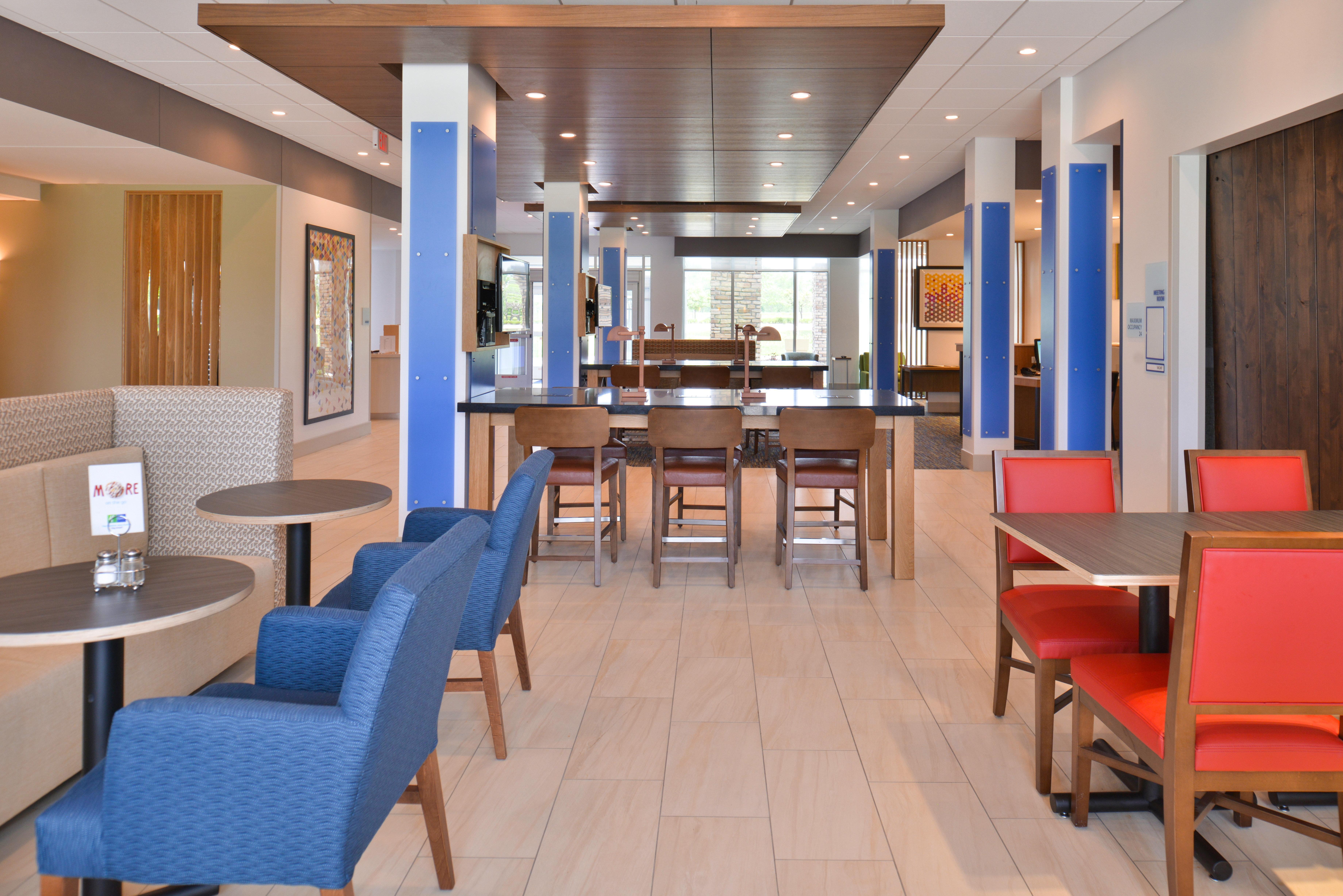 Holiday Inn Express & Suites Omaha Airport By Ihg Carter Lake Exterior foto